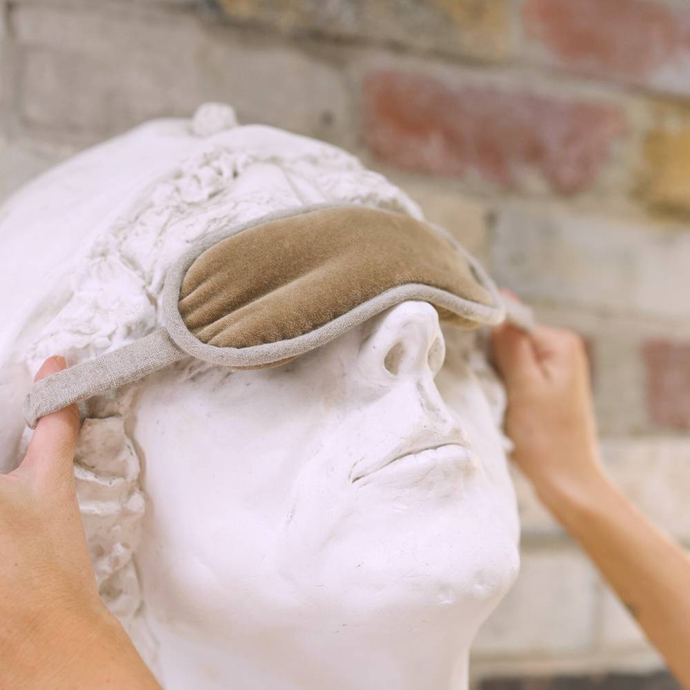 Evelyn Velvet Eye Mask with Velvet Bag - Natural