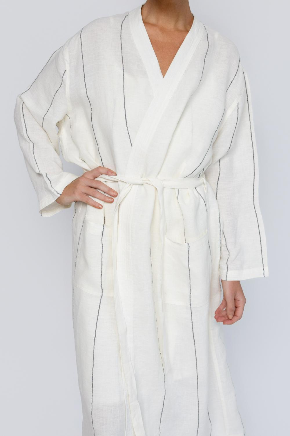 Carter Fundamental Linen Robe - White w&