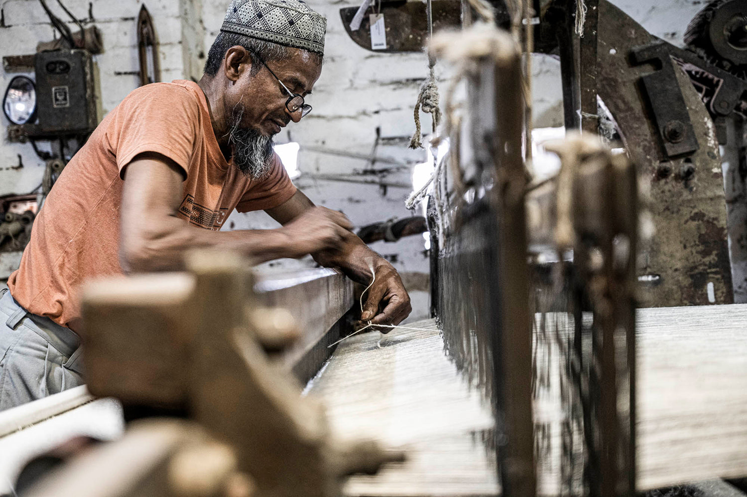 ancient technique of hand looming linen weaves in India by artisans