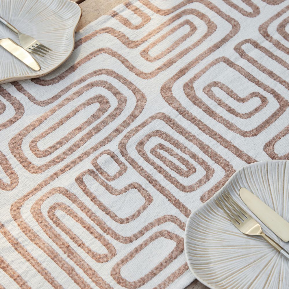 Wander Table Runner - White/Nutmeg