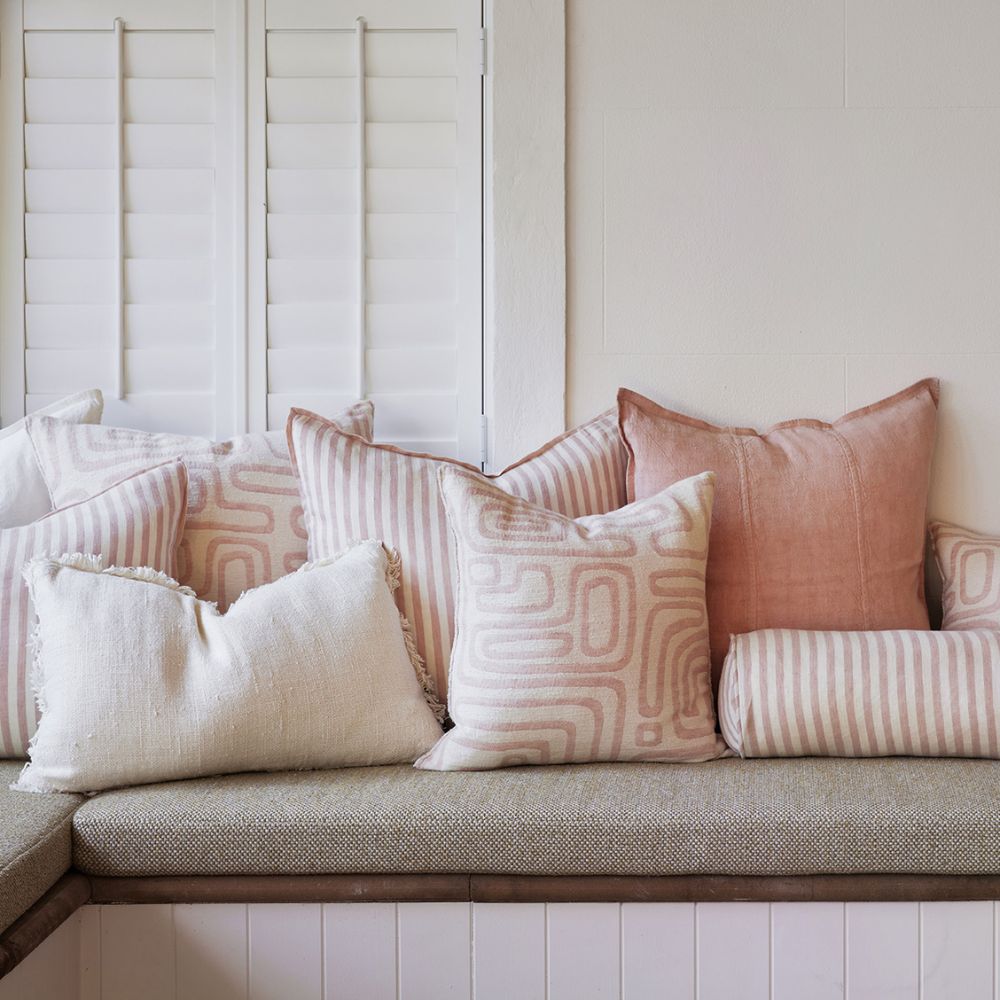 Wander Cushion - White/Soft Musk