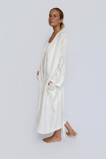 Carter Fundamental Linen Robe - White w&