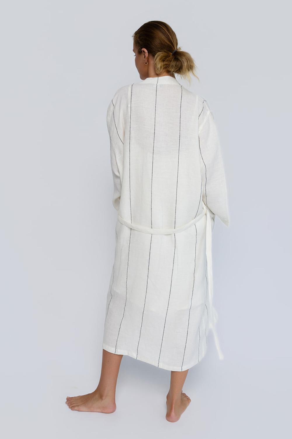 Carter Fundamental Linen Robe - White w&