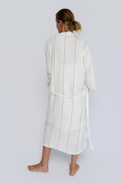 Carter Fundamental Linen Robe - White w&