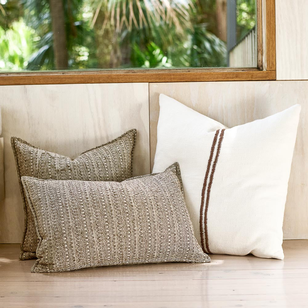 Lowan Cushion - Natural/Chocolate