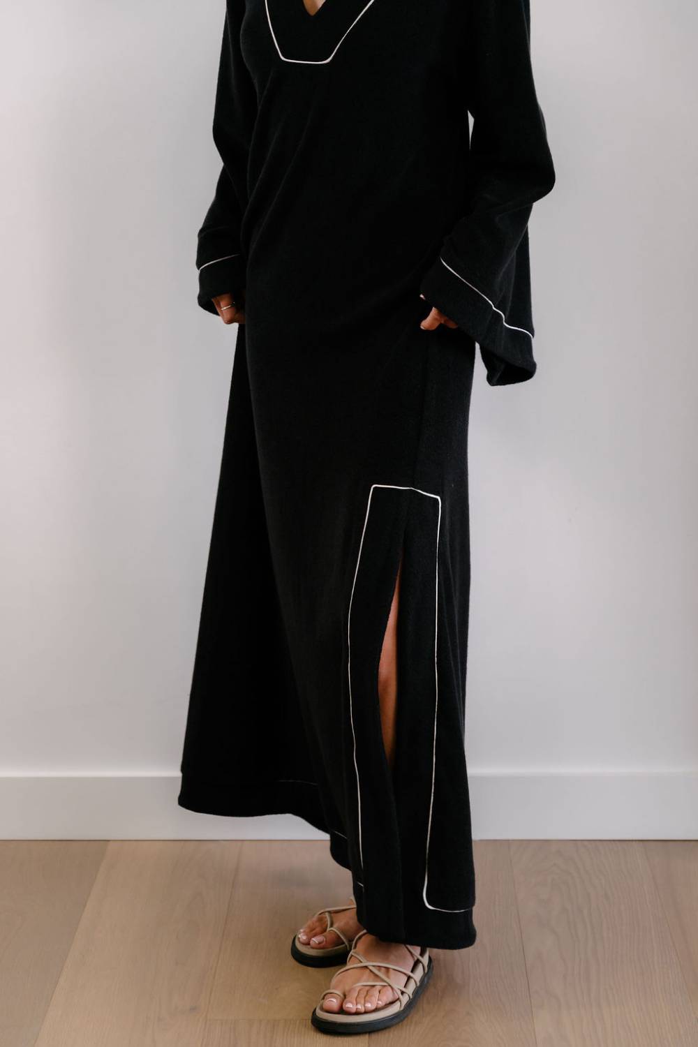 Empire State-Ment Kaftan - Black with White Piping