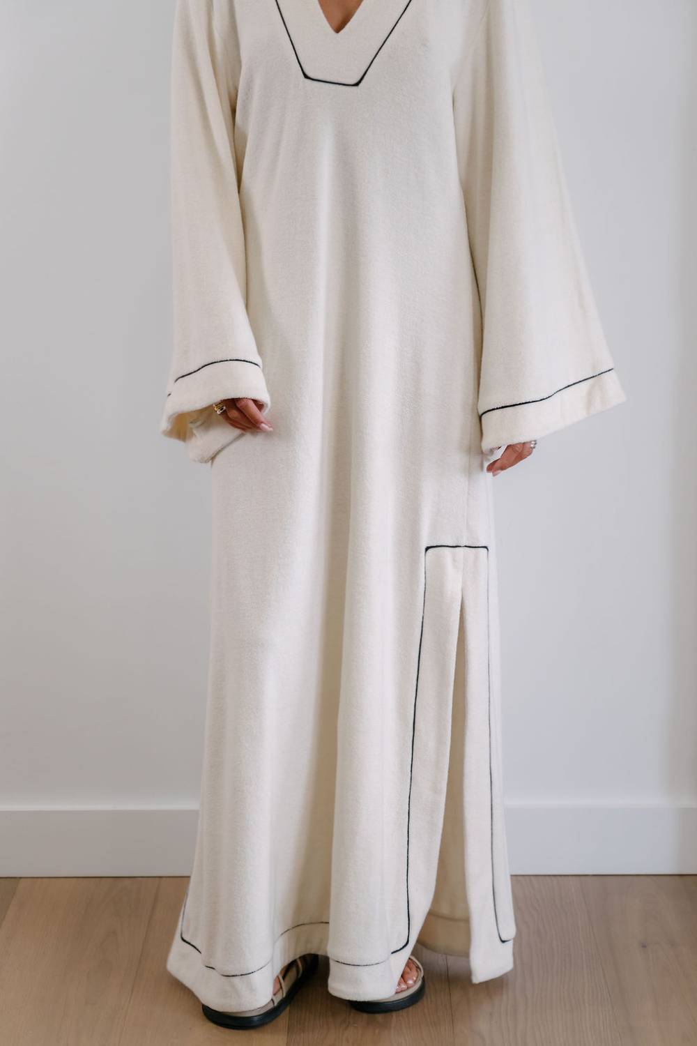 Empire State-Ment Kaftan - White with Black Piping