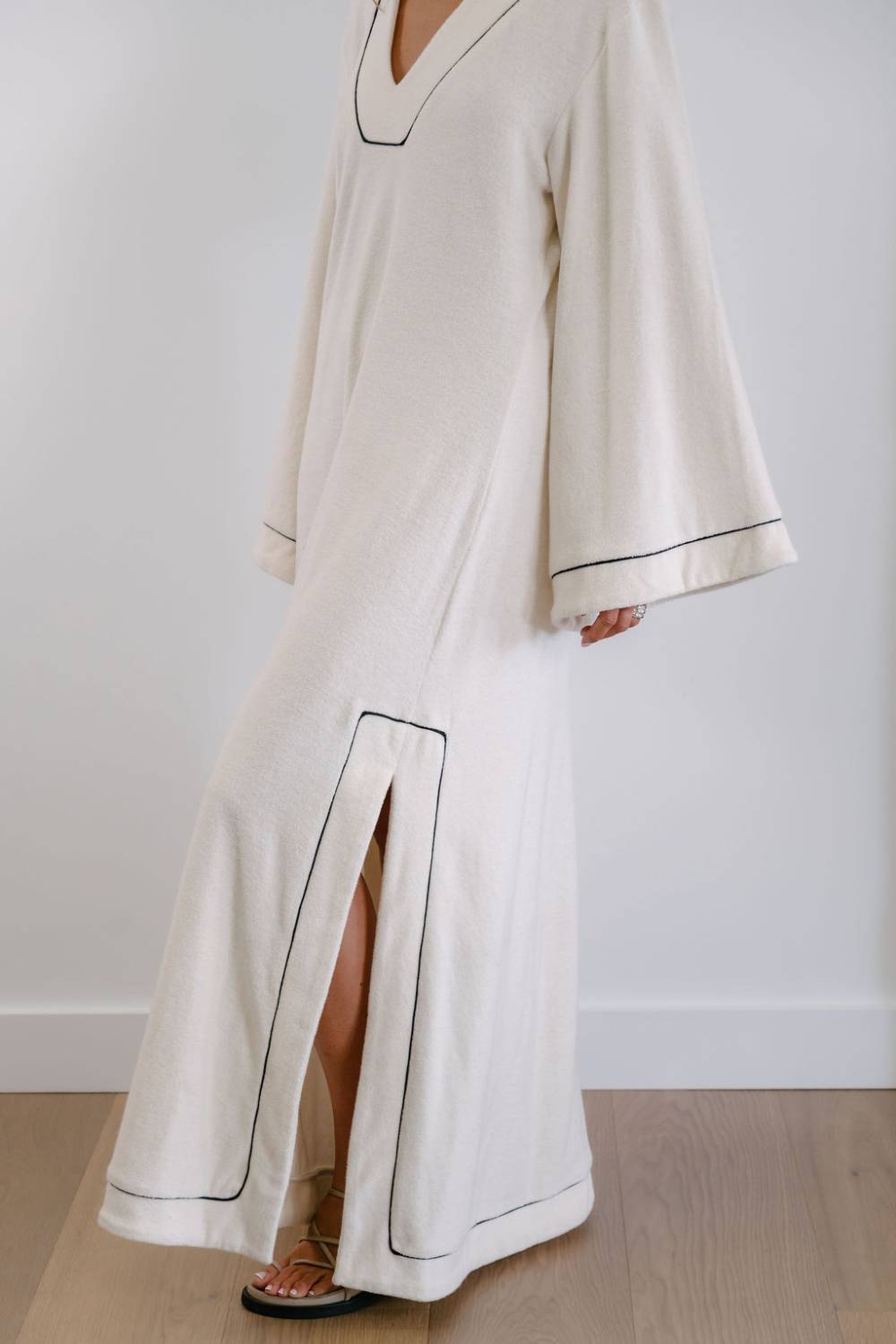 Empire State-Ment Kaftan - White with Black Piping
