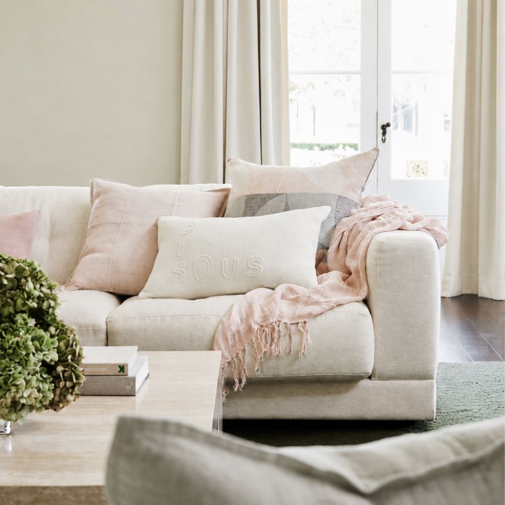 Aira Linen Throw - Soft Musk