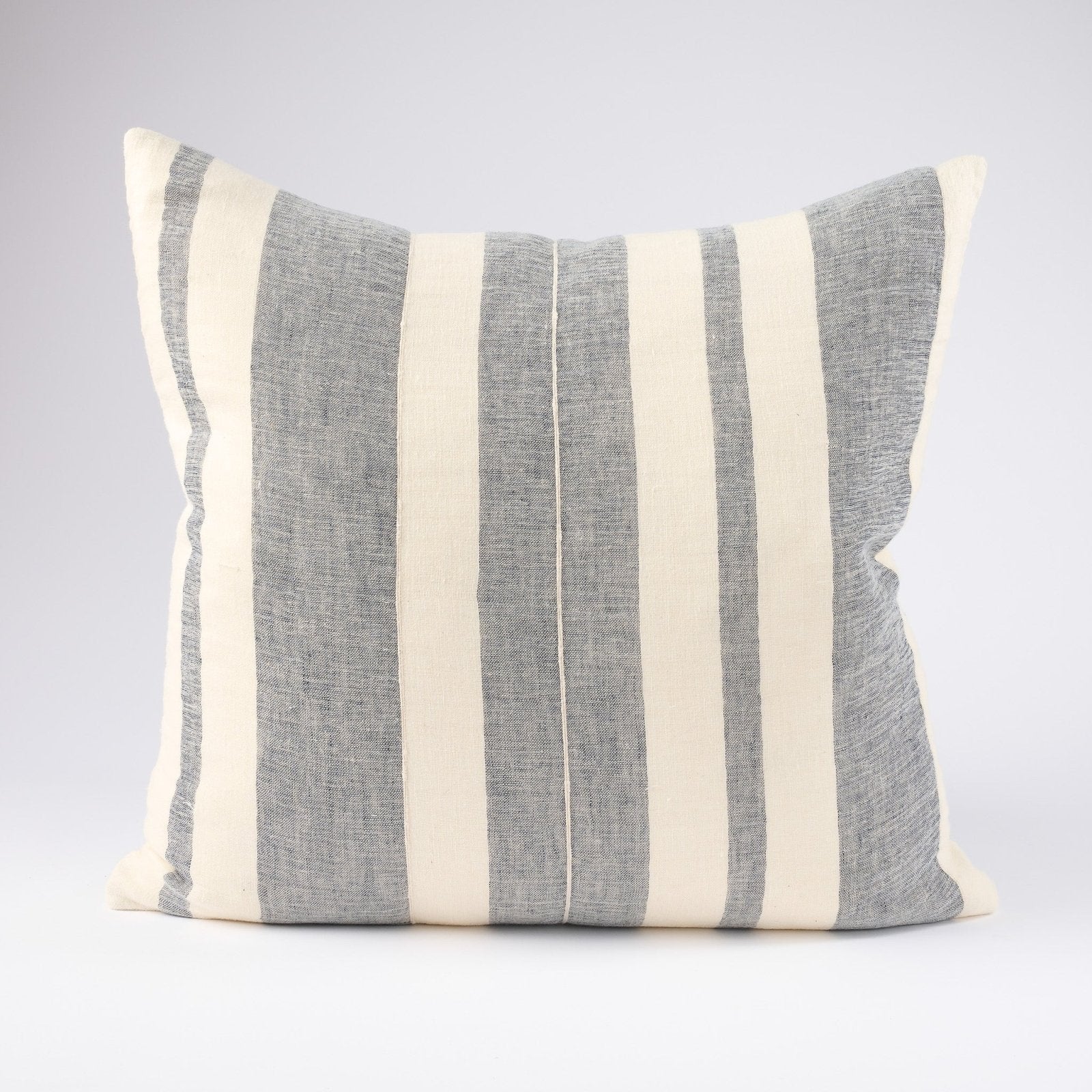 Lido Linen Cushion - White/Navy - Eadie Lifestyle