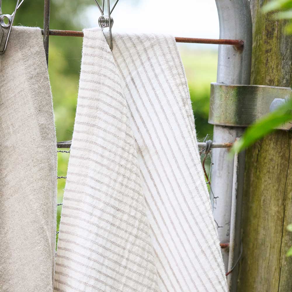 Marina Tea Towel (Set of Two) - White w&