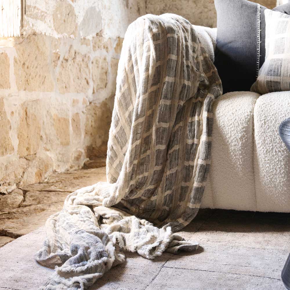 Petra Linen Throw - Eadie Lifestyle